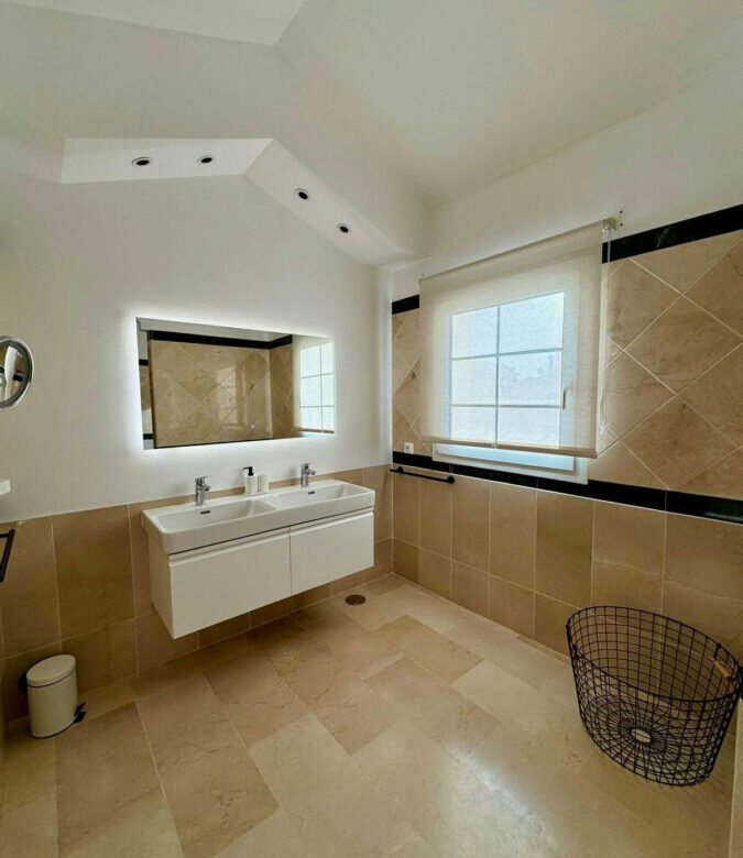 FOR SALE 🏡 Private Four-Bedroom Villa with Sea Views on a Flat Plot – Monte Biarritz, Estepona 🇪🇸