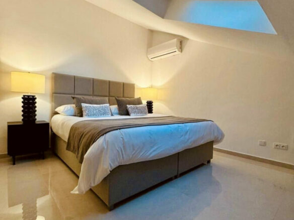 FOR SALE 🏡 Private Four-Bedroom Villa with Sea Views on a Flat Plot – Monte Biarritz, Estepona 🇪🇸