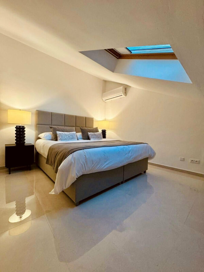 FOR SALE 🏡 Private Four-Bedroom Villa with Sea Views on a Flat Plot – Monte Biarritz, Estepona 🇪🇸