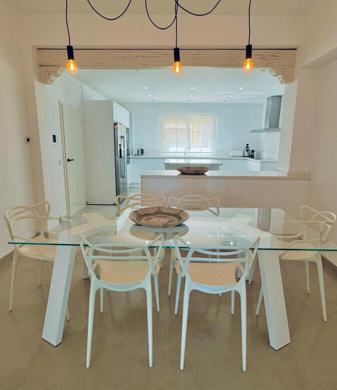 FOR SALE 🏡 Private Four-Bedroom Villa with Sea Views on a Flat Plot – Monte Biarritz, Estepona 🇪🇸