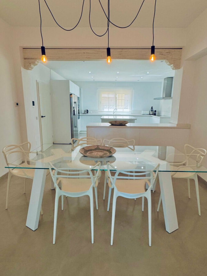 FOR SALE 🏡 Private Four-Bedroom Villa with Sea Views on a Flat Plot – Monte Biarritz, Estepona 🇪🇸