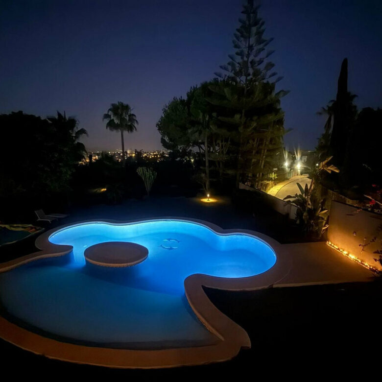 FOR SALE 🏡 Private Four-Bedroom Villa with Sea Views on a Flat Plot – Monte Biarritz, Estepona 🇪🇸