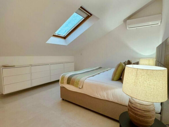 FOR SALE 🏡 Private Four-Bedroom Villa with Sea Views on a Flat Plot – Monte Biarritz, Estepona 🇪🇸