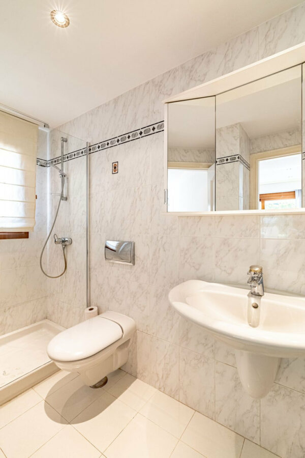 FOR SALE 🏡 Beachside Villa to Renovate One Minute from the Sand – New Golden Mile, Estepona 🇪🇸