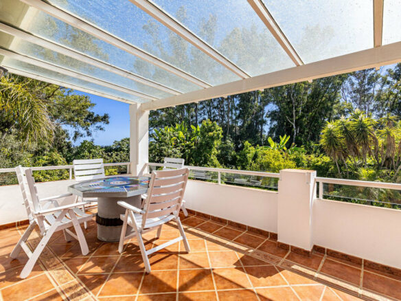 FOR SALE 🏡 Beachside Villa to Renovate One Minute from the Sand – New Golden Mile, Estepona 🇪🇸