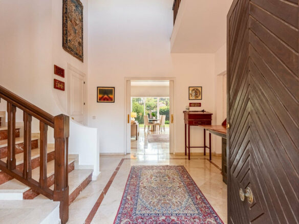 FOR SALE 🏡 Beachside Four-Bedroom Villa 100 m from the Sea – Paraíso Barronal, Estepona East 🇪🇸