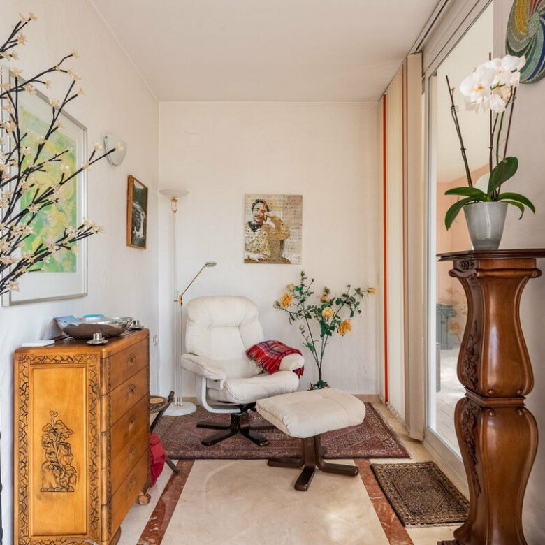 FOR SALE 🏡 Beachside Four-Bedroom Villa 100 m from the Sea – Paraíso Barronal, Estepona East 🇪🇸