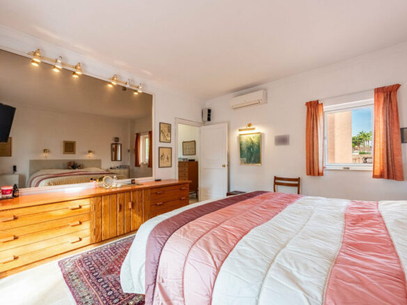 FOR SALE 🏡 Beachside Four-Bedroom Villa 100 m from the Sea – Paraíso Barronal, Estepona East 🇪🇸