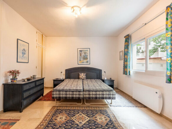 FOR SALE 🏡 Beachside Four-Bedroom Villa 100 m from the Sea – Paraíso Barronal, Estepona East 🇪🇸