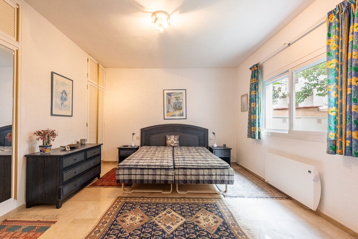 FOR SALE 🏡 Beachside Four-Bedroom Villa 100 m from the Sea – Paraíso Barronal, Estepona East 🇪🇸
