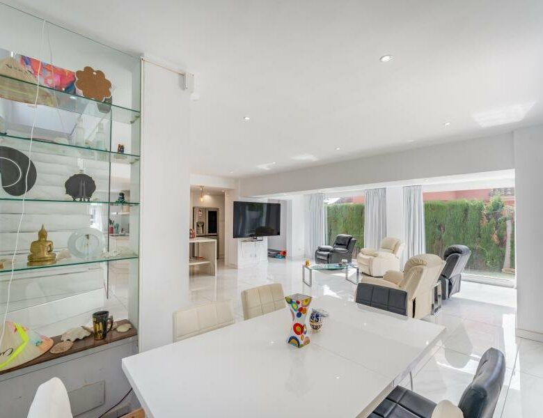 FOR SALE 🏡 Three-Bedroom Villa with Private Pool and Garden – Nagüeles, Golden Mile, Marbella 🇪🇸