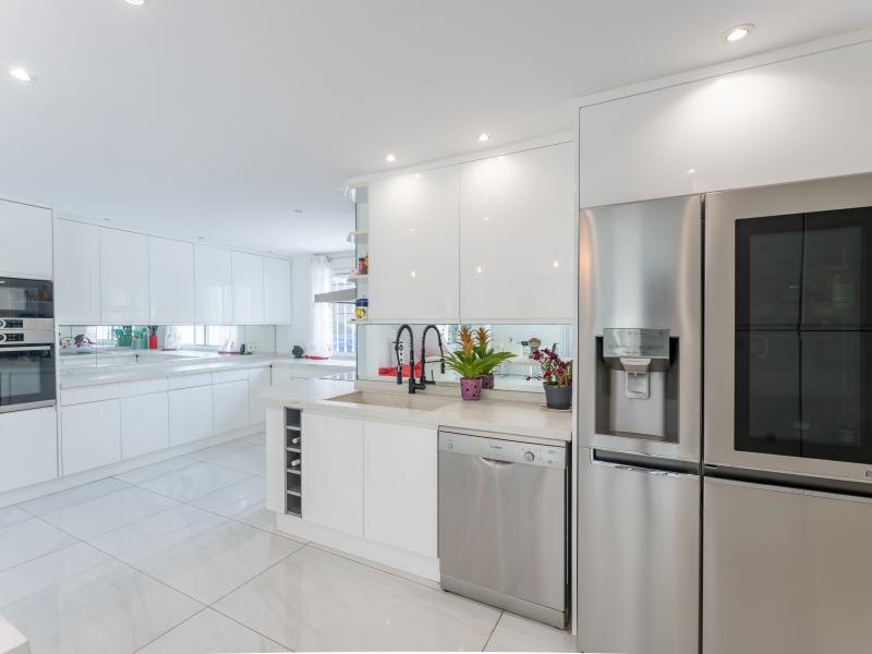 FOR SALE 🏡 Three-Bedroom Villa with Private Pool and Garden – Nagüeles, Golden Mile, Marbella 🇪🇸