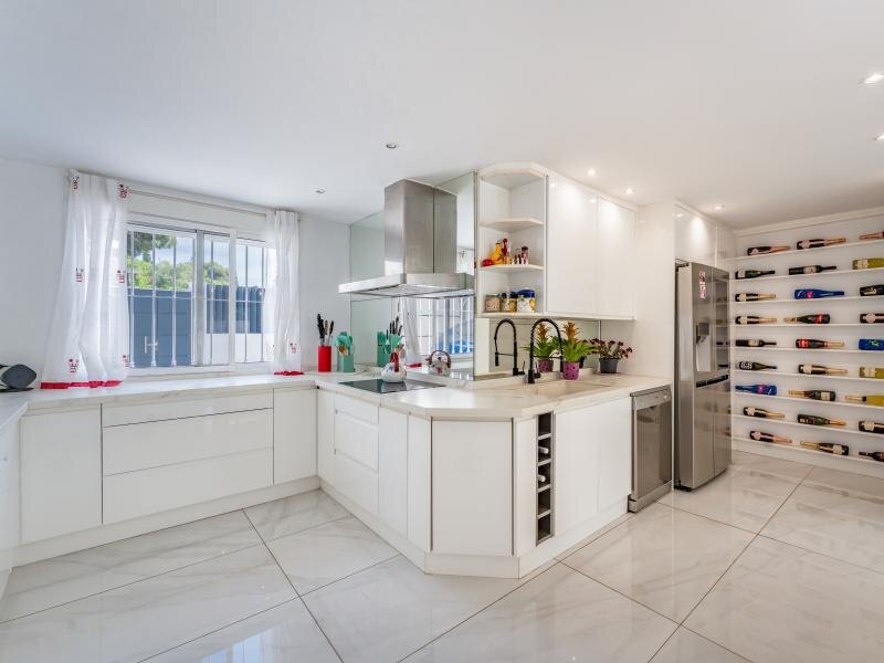 FOR SALE 🏡 Three-Bedroom Villa with Private Pool and Garden – Nagüeles, Golden Mile, Marbella 🇪🇸