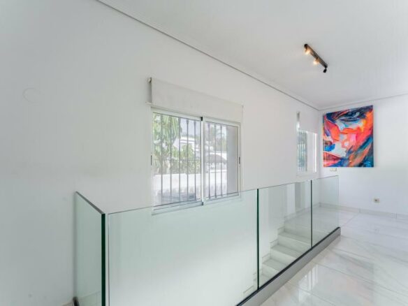 FOR SALE 🏡 Three-Bedroom Villa with Private Pool and Garden – Nagüeles, Golden Mile, Marbella 🇪🇸