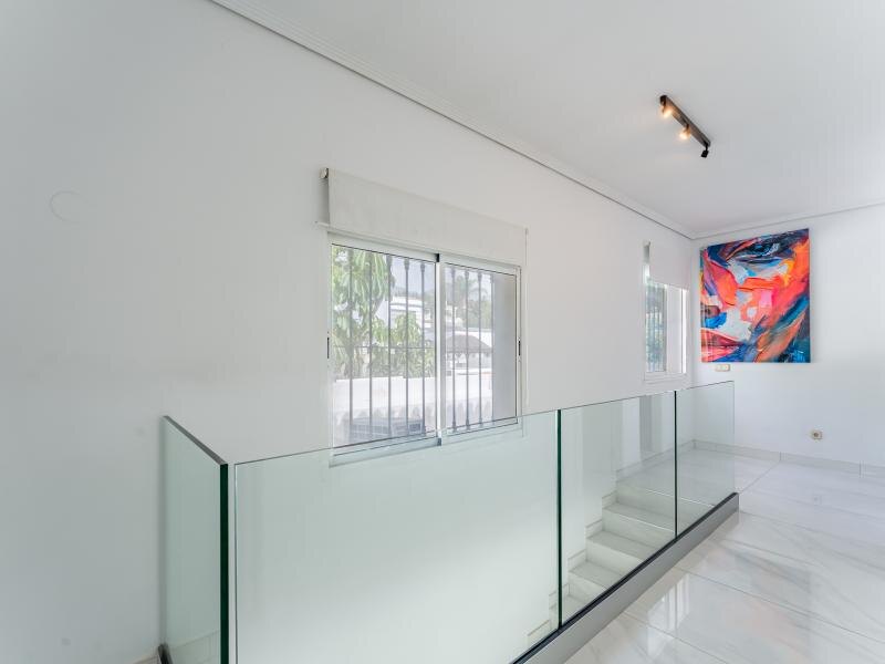 FOR SALE 🏡 Three-Bedroom Villa with Private Pool and Garden – Nagüeles, Golden Mile, Marbella 🇪🇸