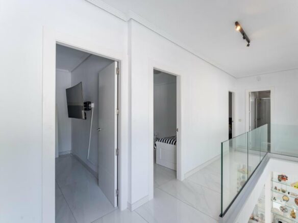 FOR SALE 🏡 Three-Bedroom Villa with Private Pool and Garden – Nagüeles, Golden Mile, Marbella 🇪🇸