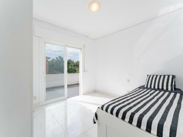 FOR SALE 🏡 Three-Bedroom Villa with Private Pool and Garden – Nagüeles, Golden Mile, Marbella 🇪🇸