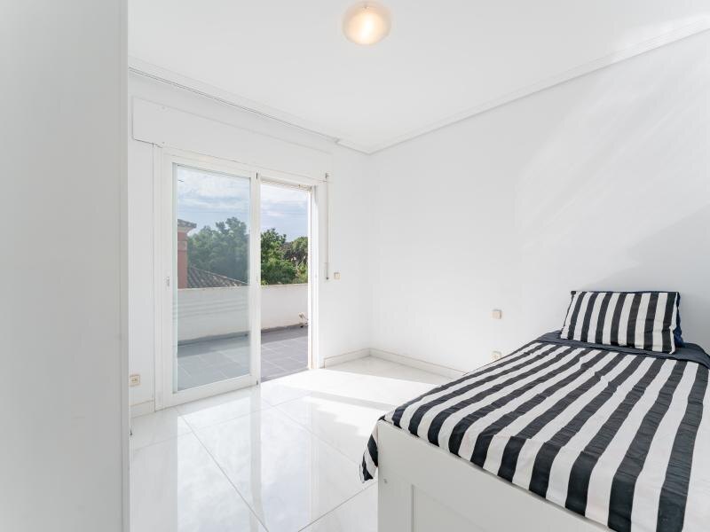 FOR SALE 🏡 Three-Bedroom Villa with Private Pool and Garden – Nagüeles, Golden Mile, Marbella 🇪🇸