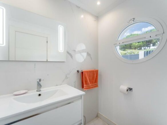 FOR SALE 🏡 Three-Bedroom Villa with Private Pool and Garden – Nagüeles, Golden Mile, Marbella 🇪🇸