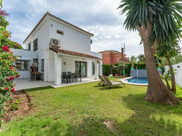 FOR SALE 🏡 Three-Bedroom Villa with Private Pool and Garden – Nagüeles, Golden Mile, Marbella 🇪🇸