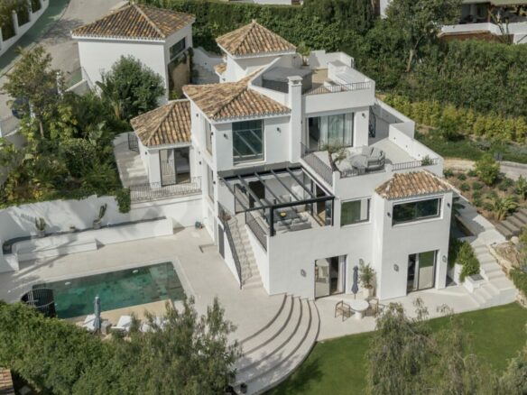 FOR SALE 🏡 Renovated 5 Bedroom Villa with Sea and Mountain Views – Los Naranjos Hill Club, Nueva Andalucía, Marbella 🇪🇸