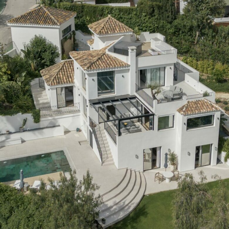 FOR SALE 🏡 Renovated 5 Bedroom Villa with Sea and Mountain Views – Los Naranjos Hill Club, Nueva Andalucía, Marbella 🇪🇸