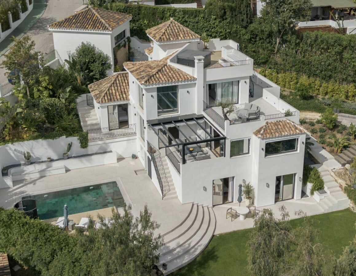 FOR SALE 🏡 Renovated 5 Bedroom Villa with Sea and Mountain Views – Los Naranjos Hill Club, Nueva Andalucía, Marbella 🇪🇸