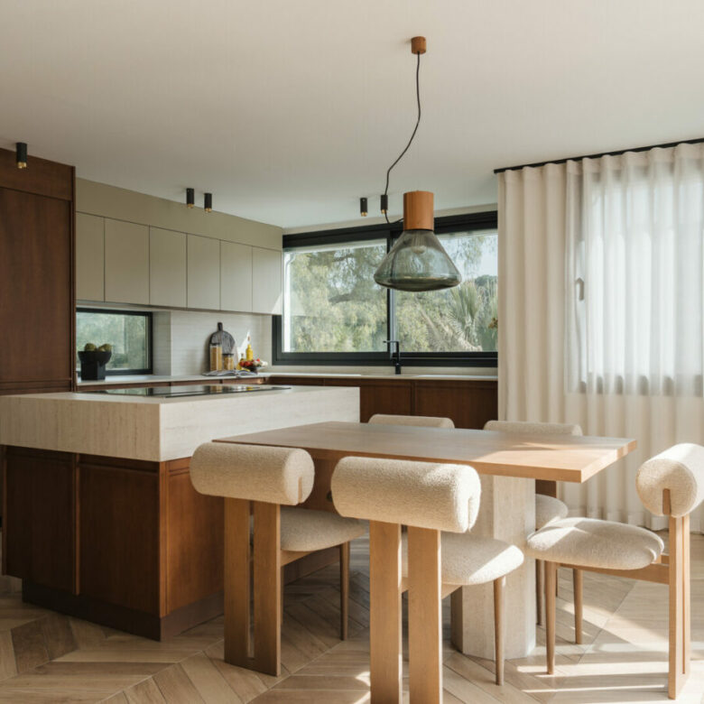 FOR SALE 🏡 Renovated 5 Bedroom Villa with Sea and Mountain Views – Los Naranjos Hill Club, Nueva Andalucía, Marbella 🇪🇸
