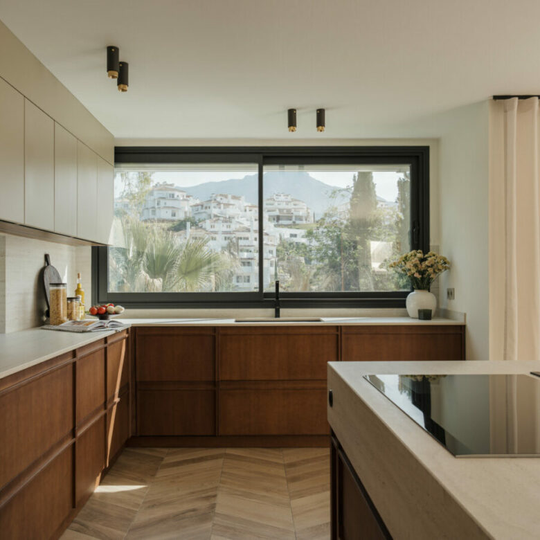FOR SALE 🏡 Renovated 5 Bedroom Villa with Sea and Mountain Views – Los Naranjos Hill Club, Nueva Andalucía, Marbella 🇪🇸