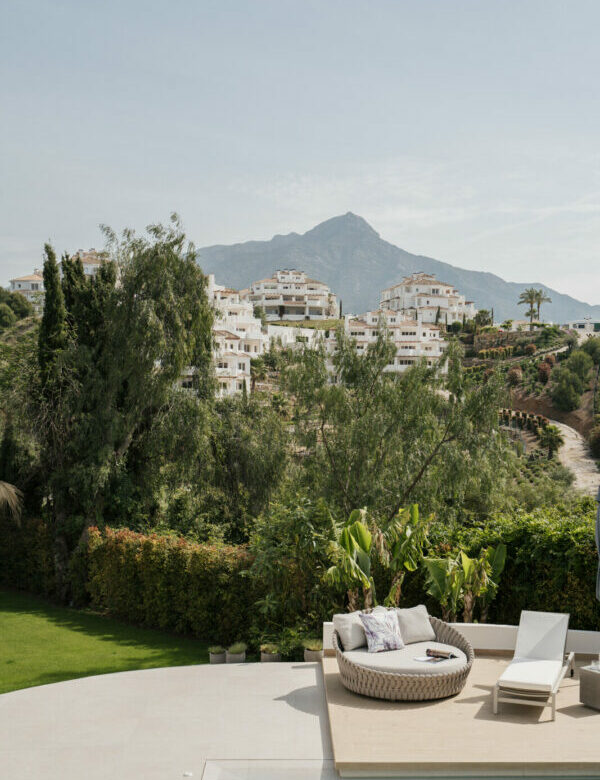 FOR SALE 🏡 Renovated 5 Bedroom Villa with Sea and Mountain Views – Los Naranjos Hill Club, Nueva Andalucía, Marbella 🇪🇸