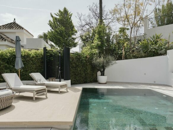 FOR SALE 🏡 Renovated 5 Bedroom Villa with Sea and Mountain Views – Los Naranjos Hill Club, Nueva Andalucía, Marbella 🇪🇸