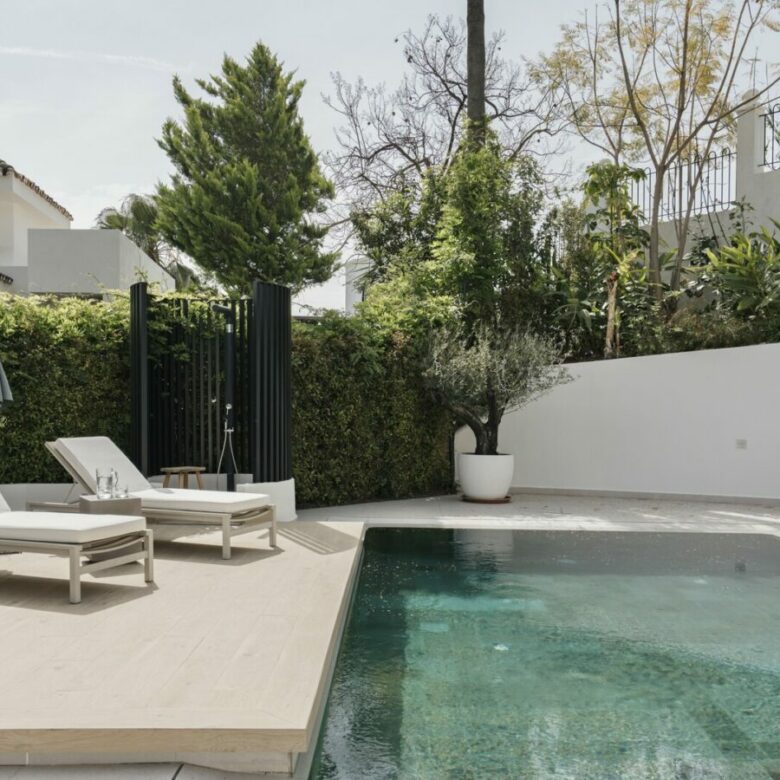 FOR SALE 🏡 Renovated 5 Bedroom Villa with Sea and Mountain Views – Los Naranjos Hill Club, Nueva Andalucía, Marbella 🇪🇸