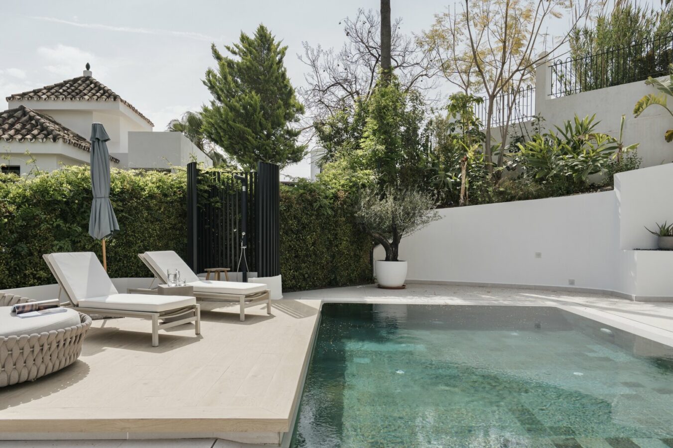 FOR SALE 🏡 Renovated 5 Bedroom Villa with Sea and Mountain Views – Los Naranjos Hill Club, Nueva Andalucía, Marbella 🇪🇸
