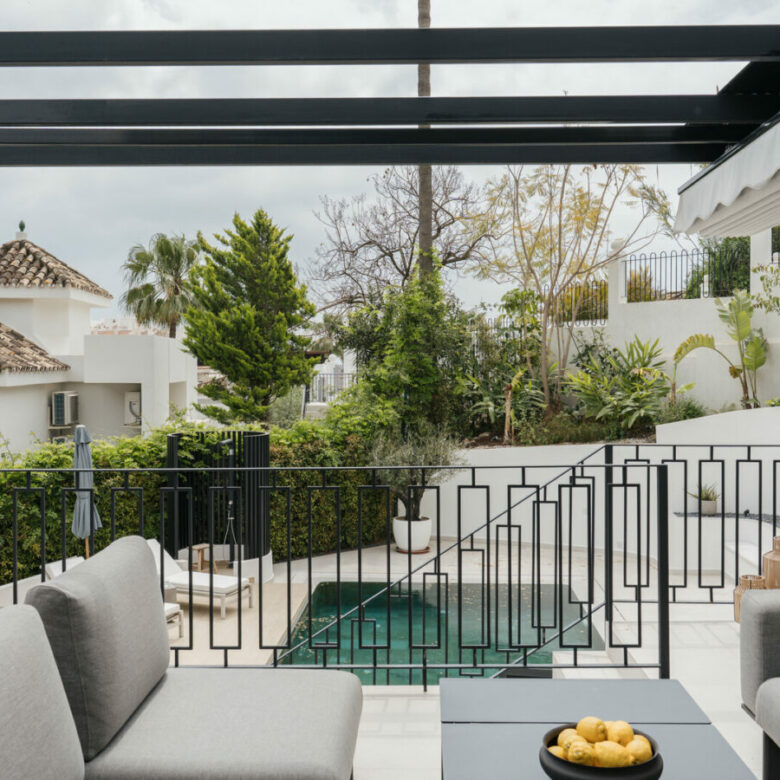 FOR SALE 🏡 Renovated 5 Bedroom Villa with Sea and Mountain Views – Los Naranjos Hill Club, Nueva Andalucía, Marbella 🇪🇸