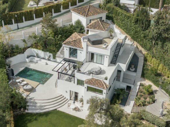 FOR SALE 🏡 Renovated 5 Bedroom Villa with Sea and Mountain Views – Los Naranjos Hill Club, Nueva Andalucía, Marbella 🇪🇸