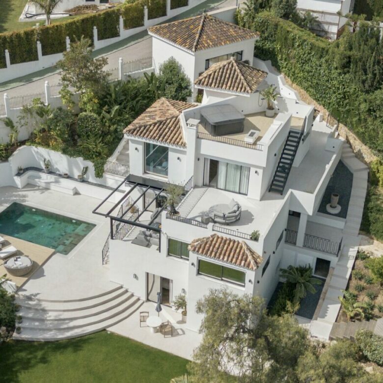 FOR SALE 🏡 Renovated 5 Bedroom Villa with Sea and Mountain Views – Los Naranjos Hill Club, Nueva Andalucía, Marbella 🇪🇸