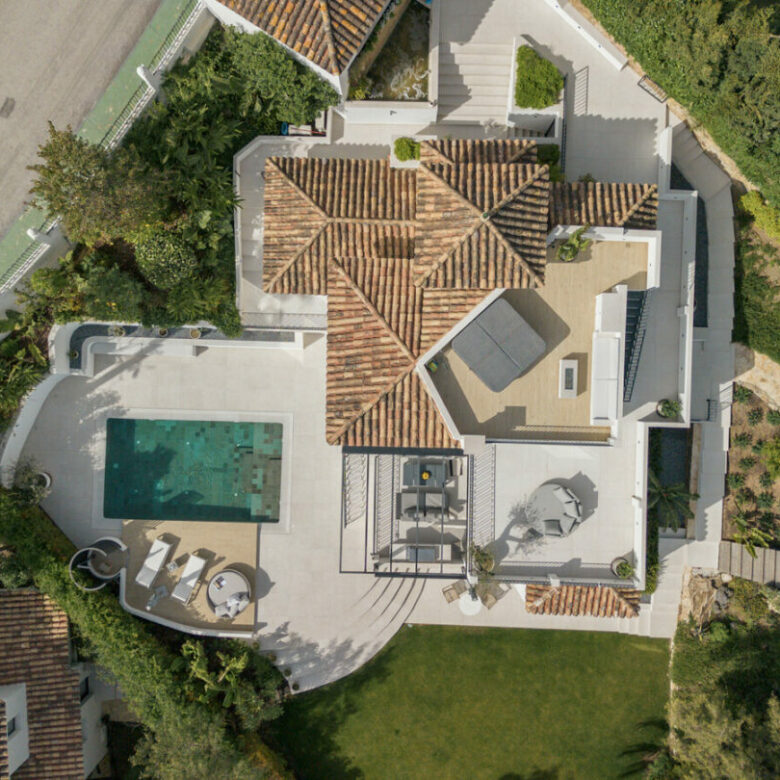 FOR SALE 🏡 Renovated 5 Bedroom Villa with Sea and Mountain Views – Los Naranjos Hill Club, Nueva Andalucía, Marbella 🇪🇸