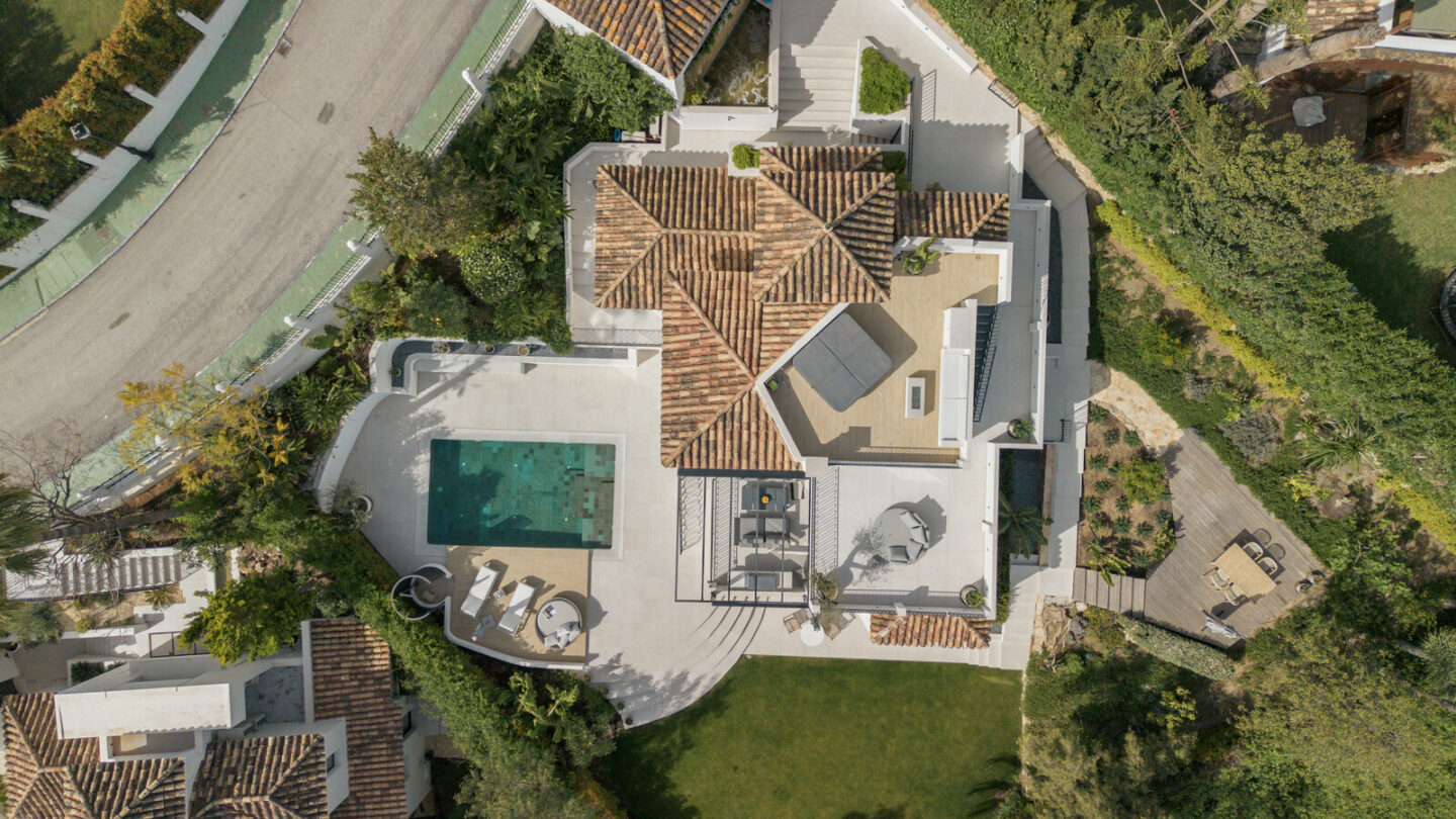 FOR SALE 🏡 Renovated 5 Bedroom Villa with Sea and Mountain Views – Los Naranjos Hill Club, Nueva Andalucía, Marbella 🇪🇸