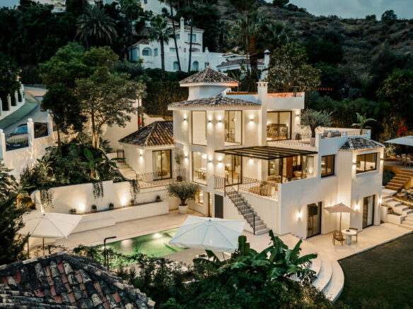 FOR SALE 🏡 Renovated 5 Bedroom Villa with Sea and Mountain Views – Los Naranjos Hill Club, Nueva Andalucía, Marbella 🇪🇸
