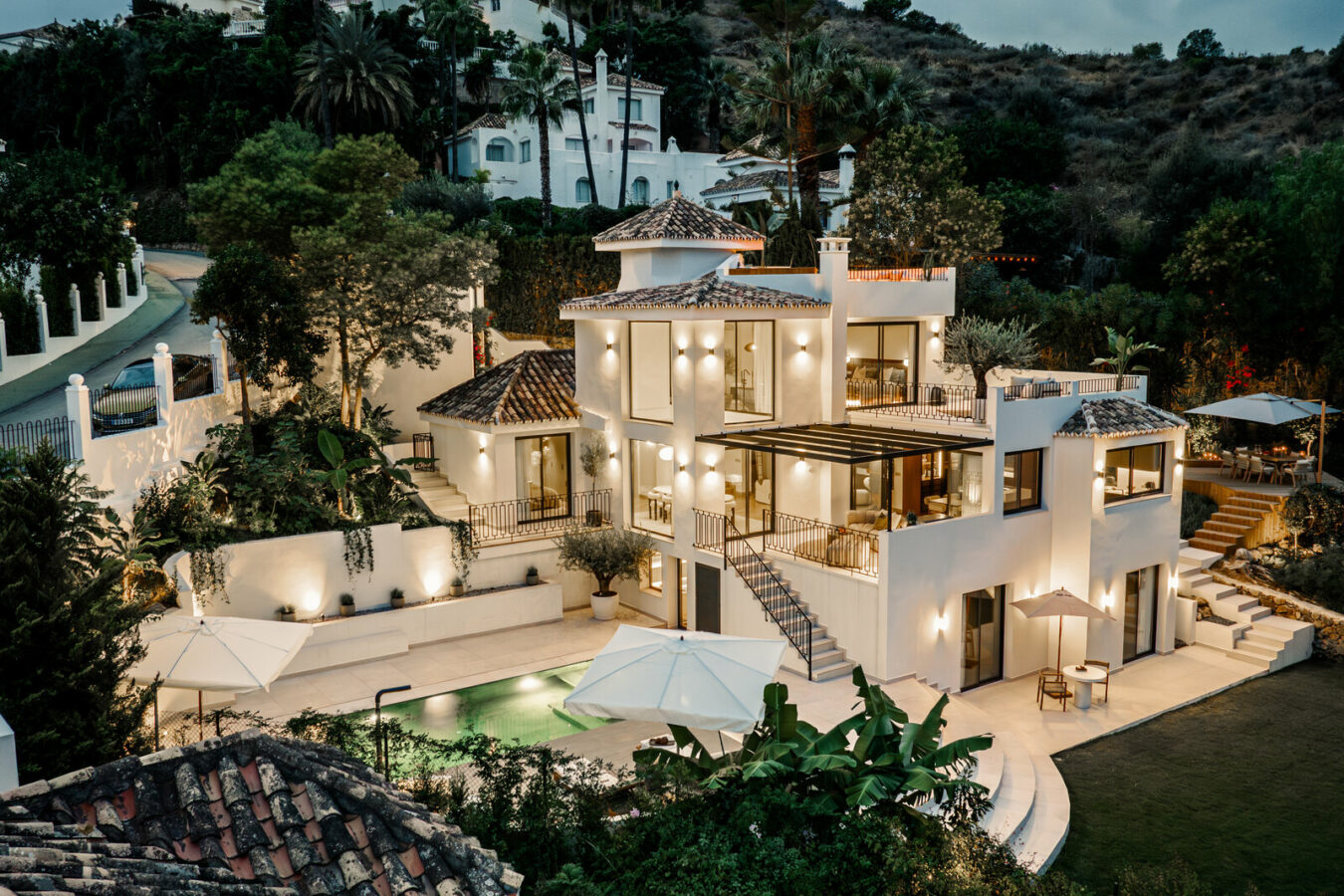 FOR SALE 🏡 Renovated 5 Bedroom Villa with Sea and Mountain Views – Los Naranjos Hill Club, Nueva Andalucía, Marbella 🇪🇸