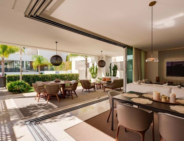 FOR SALE 🏡 Contemporary Five-Bedroom Villa with Rooftop Pool near the Beach – San Pedro de Alcántara, Marbella 🇪🇸