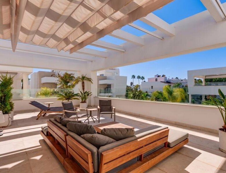 FOR SALE 🏡 Contemporary Five-Bedroom Villa with Rooftop Pool near the Beach – San Pedro de Alcántara, Marbella 🇪🇸