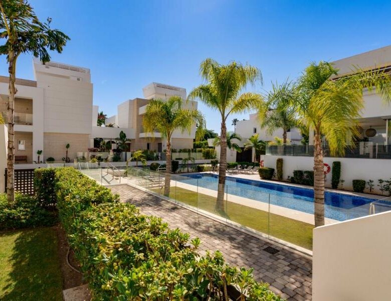 FOR SALE 🏡 Contemporary Five-Bedroom Villa with Rooftop Pool near the Beach – San Pedro de Alcántara, Marbella 🇪🇸