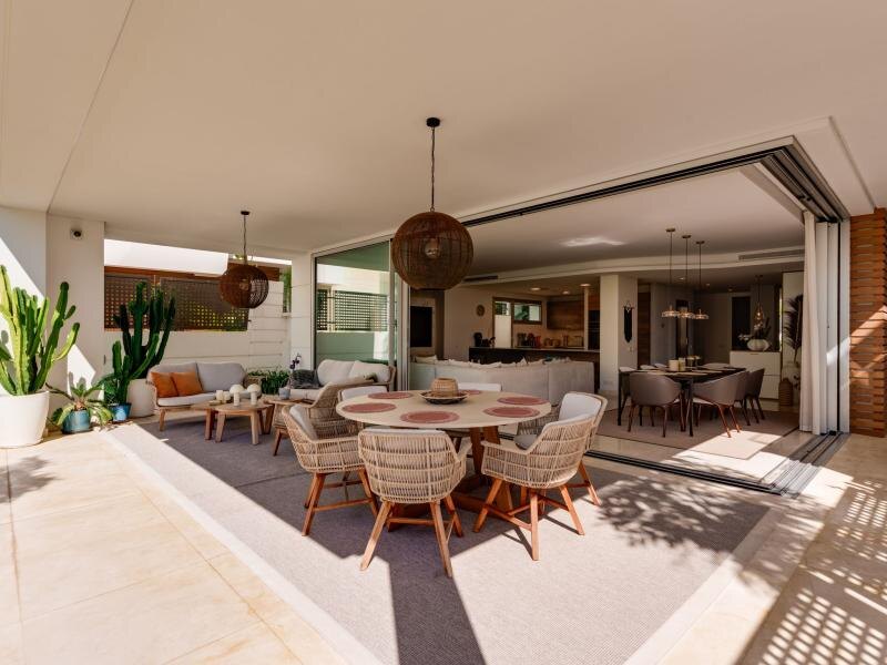 FOR SALE 🏡 Contemporary Five-Bedroom Villa with Rooftop Pool near the Beach – San Pedro de Alcántara, Marbella 🇪🇸