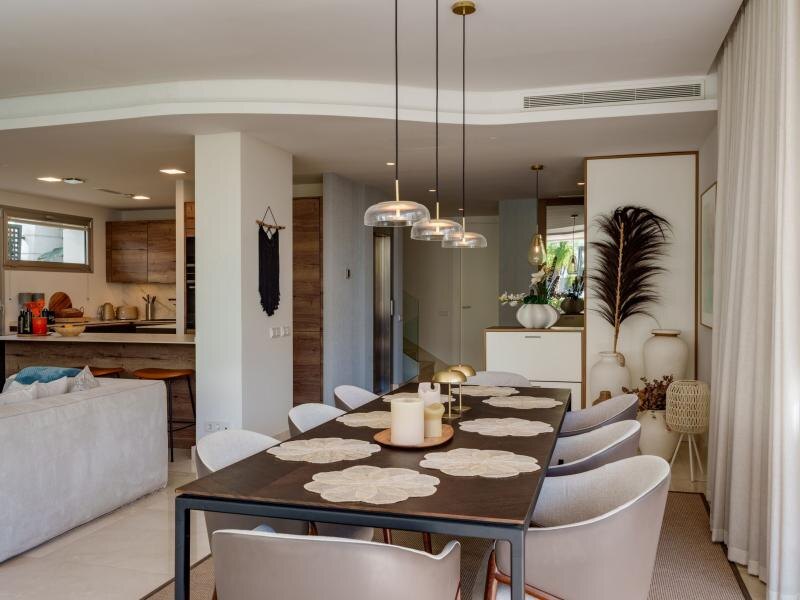 FOR SALE 🏡 Contemporary Five-Bedroom Villa with Rooftop Pool near the Beach – San Pedro de Alcántara, Marbella 🇪🇸