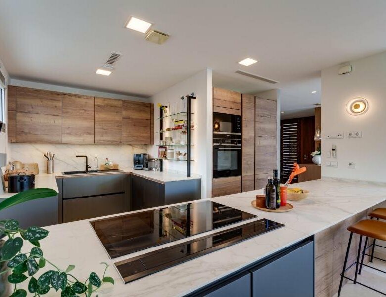 FOR SALE 🏡 Contemporary Five-Bedroom Villa with Rooftop Pool near the Beach – San Pedro de Alcántara, Marbella 🇪🇸