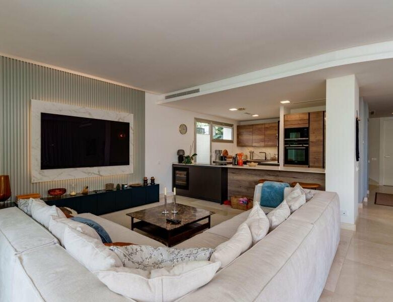 FOR SALE 🏡 Contemporary Five-Bedroom Villa with Rooftop Pool near the Beach – San Pedro de Alcántara, Marbella 🇪🇸