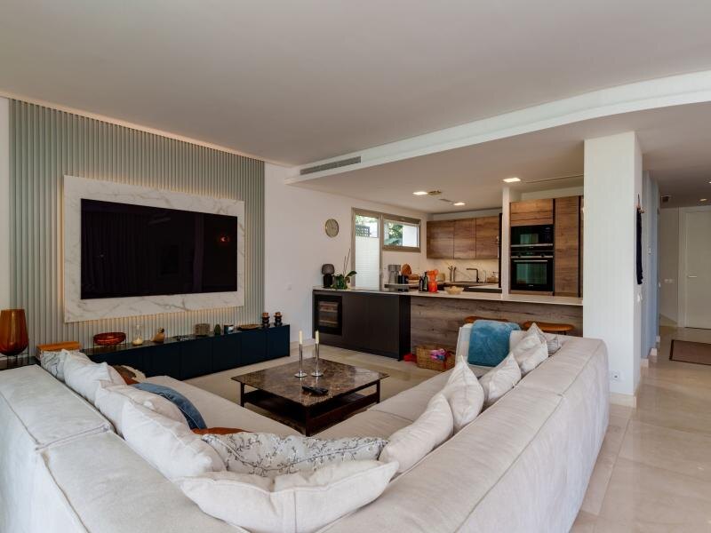 FOR SALE 🏡 Contemporary Five-Bedroom Villa with Rooftop Pool near the Beach – San Pedro de Alcántara, Marbella 🇪🇸