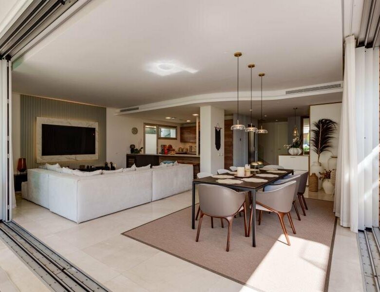 FOR SALE 🏡 Contemporary Five-Bedroom Villa with Rooftop Pool near the Beach – San Pedro de Alcántara, Marbella 🇪🇸