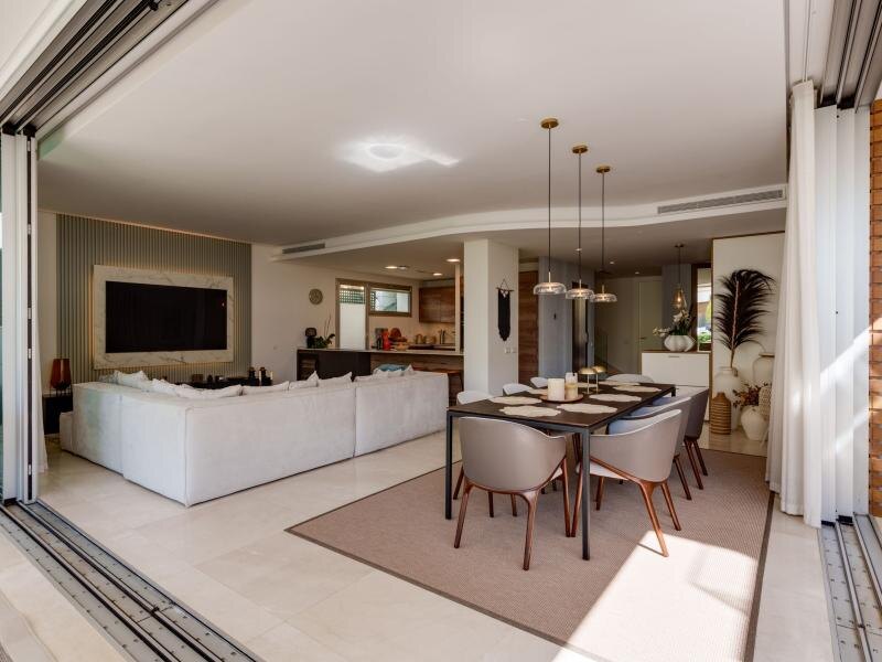FOR SALE 🏡 Contemporary Five-Bedroom Villa with Rooftop Pool near the Beach – San Pedro de Alcántara, Marbella 🇪🇸
